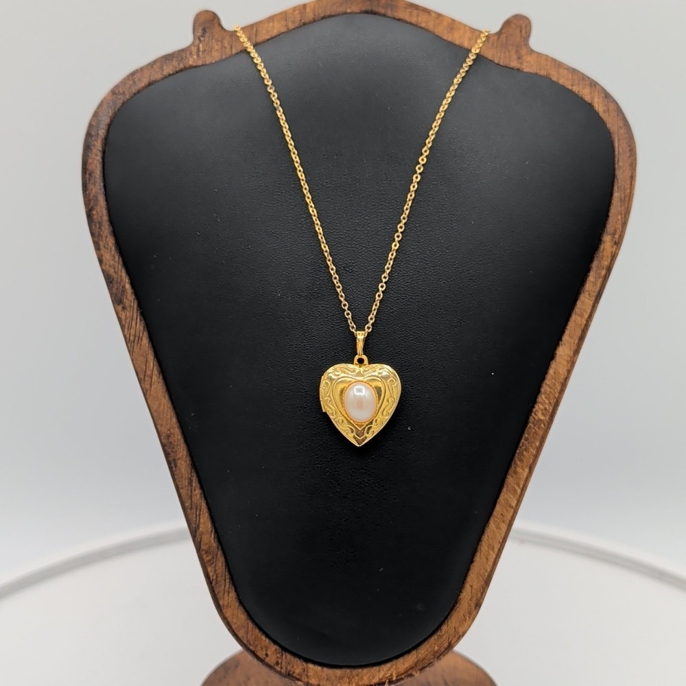Vintage‎ Gold Tone Faux Pearl Heart Locket Necklace Etched Scroll 18"